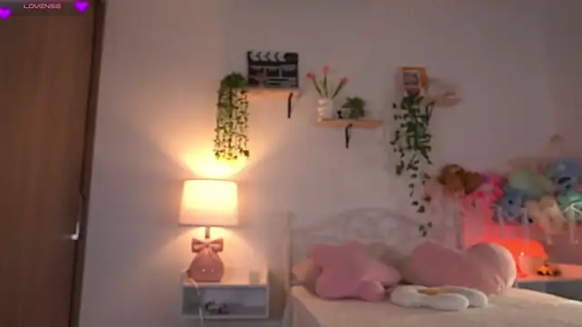 Snapshot of violeth____ chatting on May 11, 12:11 pm violeth online show from May 11, 12:11 pm