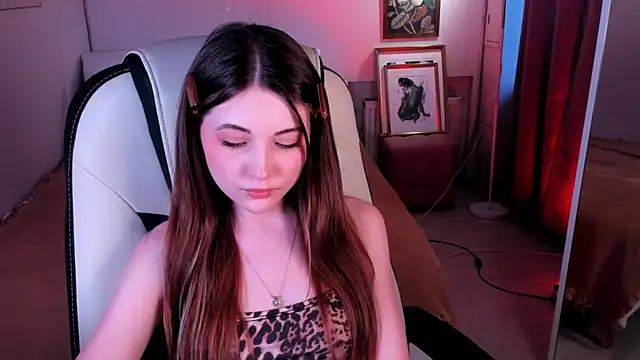 Snapshot of Kimmie_shine chatting on August 4, 3:14 pm Kimmie shine online show from August 4, 3:14 pm