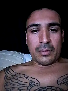 Snapshot of bigandstrong2217 chatting on October 9, 6:33 am bigandstrong2217 online show from October 9, 6:33 am