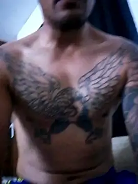 Snapshot of bigandstrong2217 chatting on January 8, 5:43 am bigandstrong2217 online show from January 8, 5:43 am