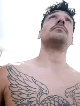 Snapshot of bigandstrong2217 chatting on February 6, 4:32 pm bigandstrong2217 online show from February 6, 4:32 pm