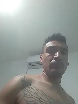 Snapshot of bigandstrong2217 chatting on April 19, 1:38 am bigandstrong2217 online show from April 19, 1:38 am