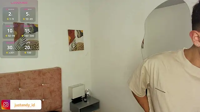 Snapshot of Andy_Justgame chatting on October 31, 3:40 am Andy Justgame online show from October 31, 3:40 am