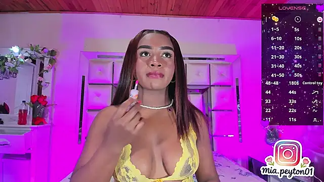 mia peyton online show from February 7, 8:45 pm