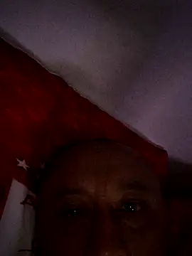 Snapshot of ScuffingBungalow chatting on May 28, 5:27 am ScuffingBungalow online show from May 28, 5:27 am