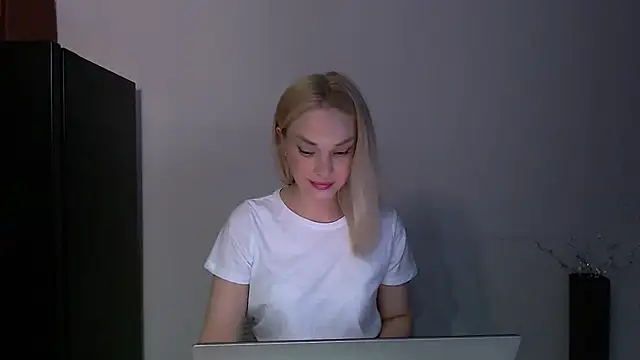 Snapshot of Lia_noo_regrets chatting on May 31, 6:09 pm Lia noo regrets online show from May 31, 6:09 pm
