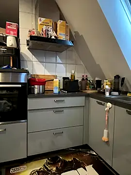 Snapshot of SweetTeenGirl chatting on October 8, 12:03 pm SweetTeenGirl online show from October 8, 12:03 pm