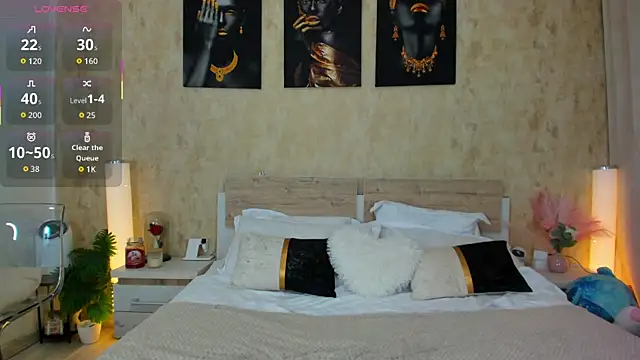 ParissHiltonX online show from October 28, 5:00 am