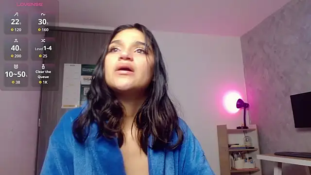 Snapshot of Roxxi_2110 chatting on July 5, 4:41 am Roxxi 2110 online show from July 5, 4:41 am