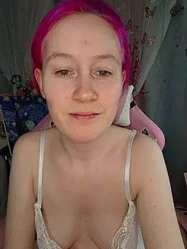 Snapshot of Fuzzy_Unicorn chatting on May 9, 8:03 pm Fuzzy Unicorn online show from May 9, 8:03 pm
