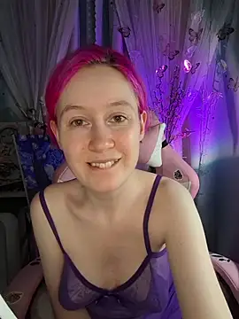 Snapshot of Fuzzy_Unicorn chatting on May 21, 7:32 pm Fuzzy Unicorn online show from May 21, 7:32 pm