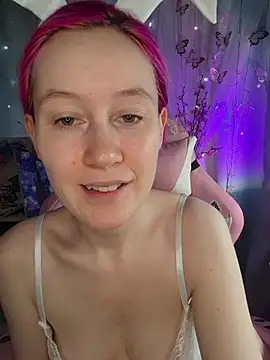 Snapshot of Fuzzy_Unicorn chatting on May 26, 10:44 am Fuzzy Unicorn online show from May 26, 10:44 am