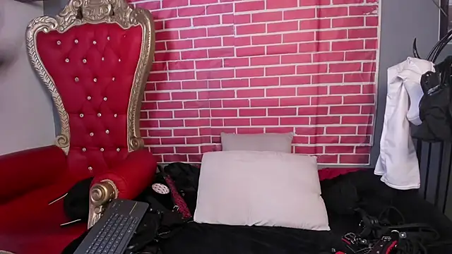 Snapshot of LiliThara chatting on June 11, 1:20 pm LiliThara online show from June 11, 1:20 pm