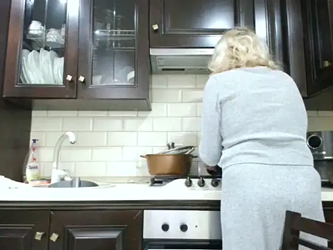 Snapshot of ButterflyBlondie chatting on November 17, 3:01 am ButterflyBlondie online show from November 17, 3:01 am