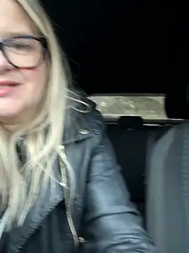 SuzieSub online show from February 6, 8:51 am