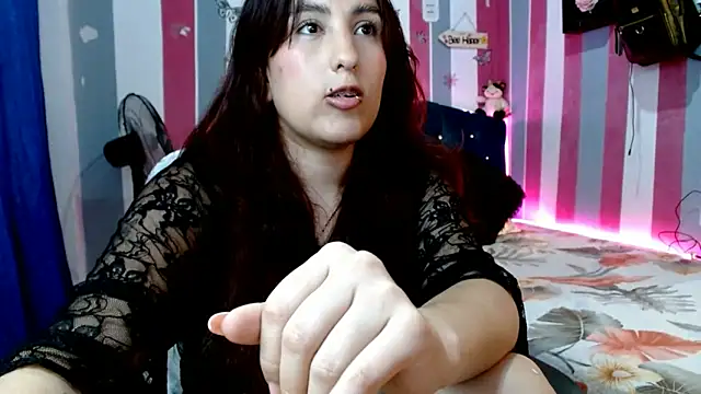 Snapshot of karo_lovely chatting on June 19, 10:24 pm karo lovely online show from June 19, 10:24 pm