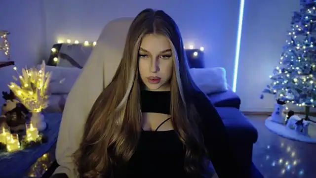 Snapshot of Emma_candyyy chatting on December 16, 9:36 am Emma candyyy online show from December 16, 9:36 am