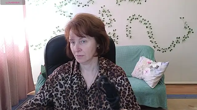 Snapshot of Lia_Tito chatting on June 6, 7:13 am Lia Tito online show from June 6, 7:13 am
