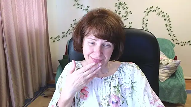 Snapshot of Lia_Tito chatting on June 17, 5:54 am Lia Tito online show from June 17, 5:54 am
