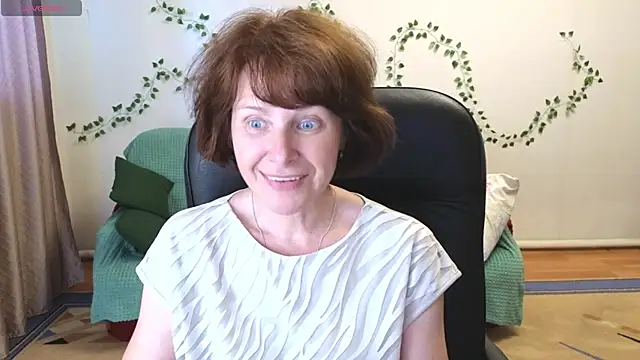 Snapshot of Lia_Tito chatting on July 6, 3:03 pm Lia Tito online show from July 6, 3:03 pm