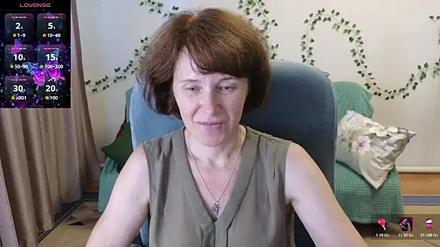 Snapshot of Lia_Tito chatting on July 27, 1:07 pm Lia Tito online show from July 27, 1:07 pm