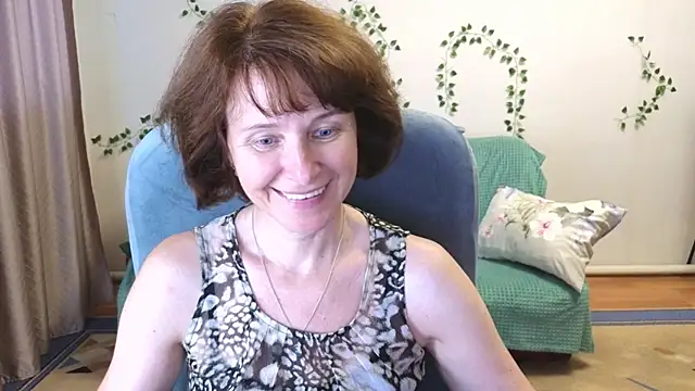 Snapshot of Lia_Tito chatting on July 28, 3:32 pm Lia Tito online show from July 28, 3:32 pm