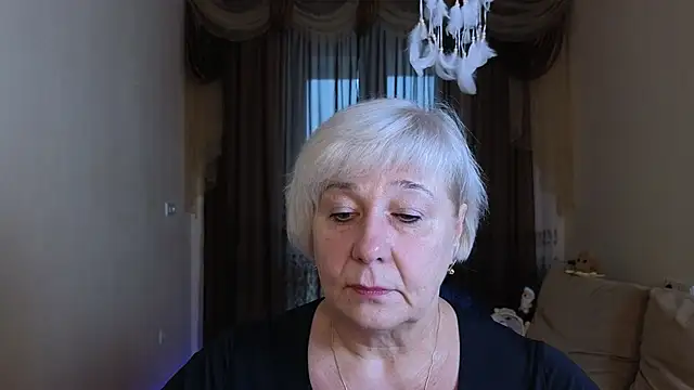 Snapshot of Milana_Milky chatting on October 27, 5:11 am Milana Milky online show from October 27, 5:11 am