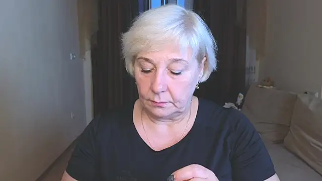 Snapshot of Milana_Milky chatting on October 28, 5:11 am Milana Milky online show from October 28, 5:11 am