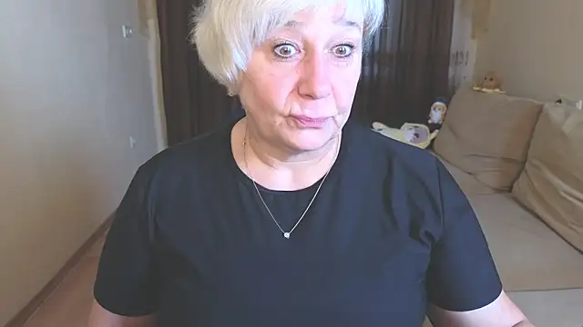 Snapshot of Milana_Milky chatting on November 3, 6:03 am Milana Milky online show from November 3, 6:03 am