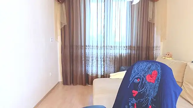 Snapshot of Milana_Milky chatting on November 4, 6:12 am Milana Milky online show from November 4, 6:12 am