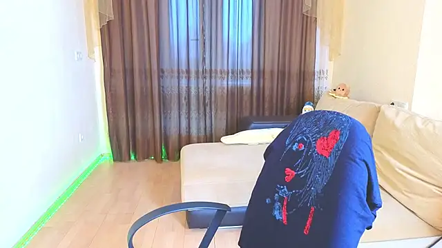 Snapshot of Milana_Milky chatting on November 11, 5:07 am Milana Milky online show from November 11, 5:07 am