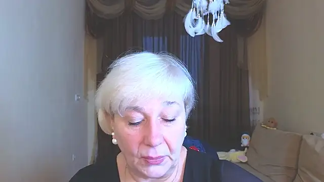 Snapshot of Milana_Milky chatting on November 17, 5:02 am Milana Milky online show from November 17, 5:02 am