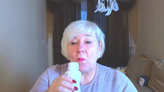 Snapshot of Milana_Milky chatting on November 24, 5:07 am Milana Milky online show from November 24, 5:07 am