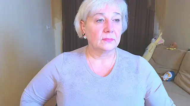 Snapshot of Milana_Milky chatting on December 17, 5:02 am Milana Milky online show from December 17, 5:02 am