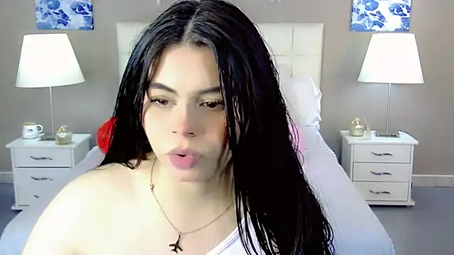 Snapshot of maddissonivanova chatting on September 8, 7:13 pm maddissonivanova online show from September 8, 7:13 pm