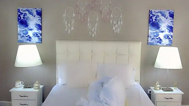 Snapshot of maddissonivanova chatting on September 26, 7:18 pm maddissonivanova online show from September 26, 7:18 pm