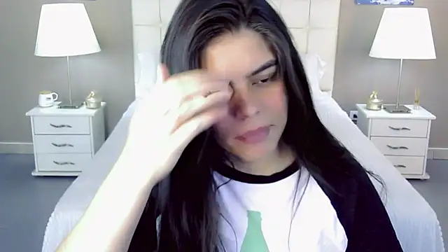 Snapshot of maddissonivanova chatting on October 1, 7:42 pm maddissonivanova online show from October 1, 7:42 pm