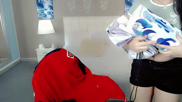 Snapshot of maddissonivanova chatting on October 16, 7:26 pm maddissonivanova online show from October 16, 7:26 pm