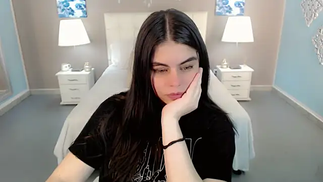 Snapshot of maddissonivanova chatting on October 19, 6:14 am maddissonivanova online show from October 19, 6:14 am