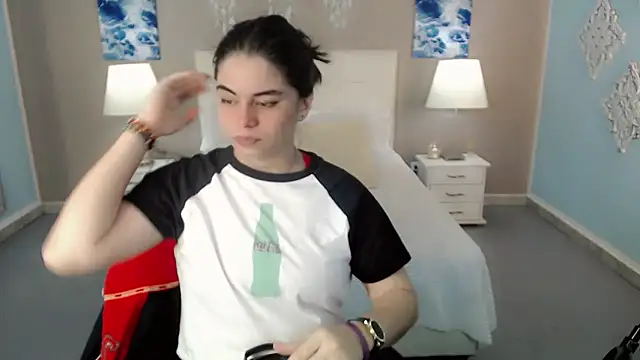 Snapshot of maddissonivanova chatting on October 20, 7:14 pm maddissonivanova online show from October 20, 7:14 pm