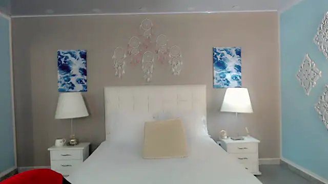 Snapshot of maddissonivanova chatting on October 27, 7:18 pm maddissonivanova online show from October 27, 7:18 pm