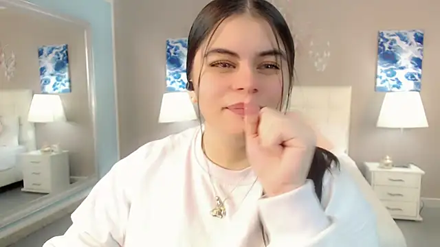 Snapshot of maddissonivanova chatting on December 16, 6:51 am maddissonivanova online show from December 16, 6:51 am