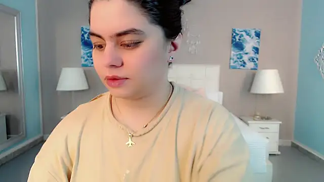 Snapshot of maddissonivanova chatting on March 31, 6:52 pm maddissonivanova online show from March 31, 6:52 pm