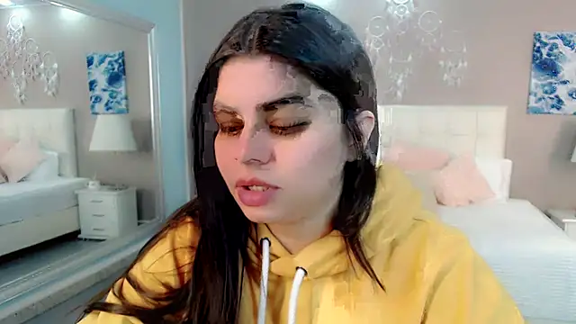 Snapshot of maddissonivanova chatting on April 8, 7:36 pm maddissonivanova online show from April 8, 7:36 pm