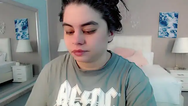 Snapshot of maddissonivanova chatting on April 13, 6:57 pm maddissonivanova online show from April 13, 6:57 pm
