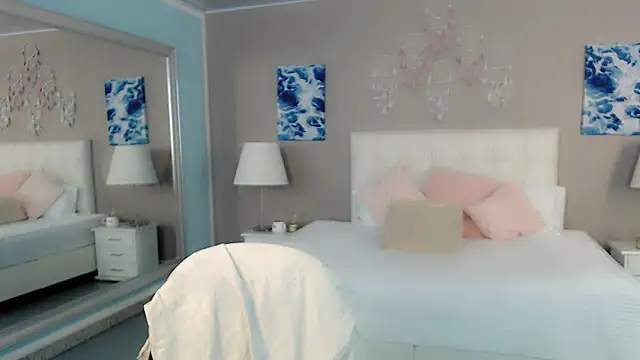 Snapshot of maddissonivanova chatting on April 18, 7:07 pm maddissonivanova online show from April 18, 7:07 pm
