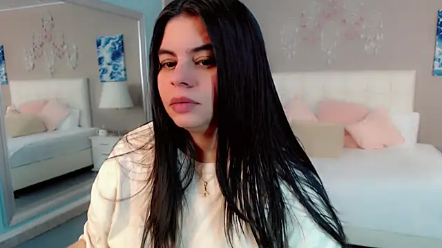 Snapshot of maddissonivanova chatting on April 18, 7:58 pm maddissonivanova online show from April 18, 7:58 pm