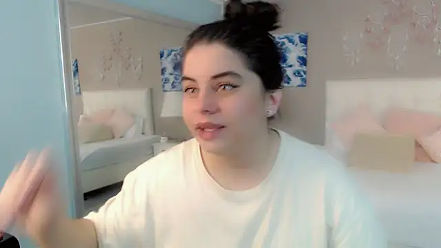 Snapshot of maddissonivanova chatting on April 20, 7:04 pm maddissonivanova online show from April 20, 7:04 pm