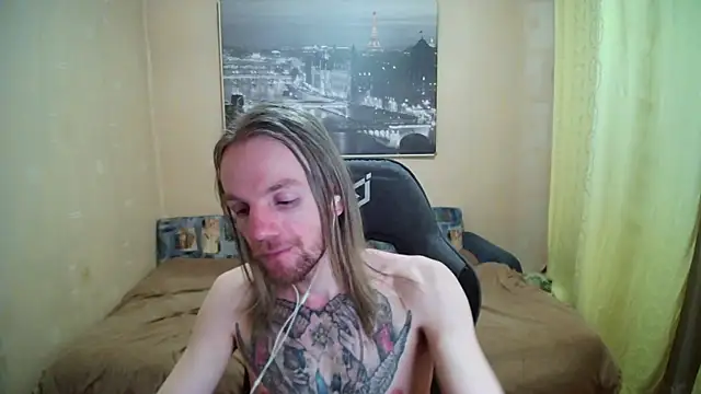 Snapshot of AdamDickens chatting on May 6, 12:19 am AdamDickens online show from May 6, 12:19 am