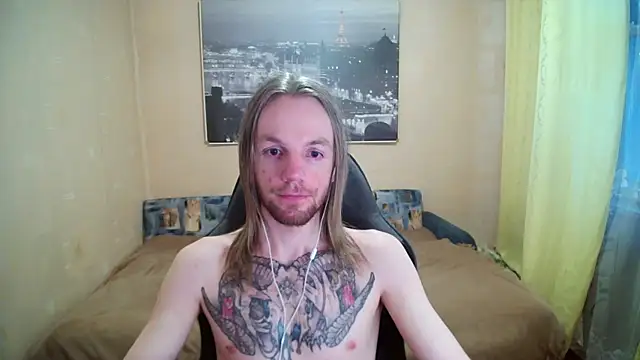 Snapshot of AdamDickens chatting on May 7, 1:00 am AdamDickens online show from May 7, 1:00 am